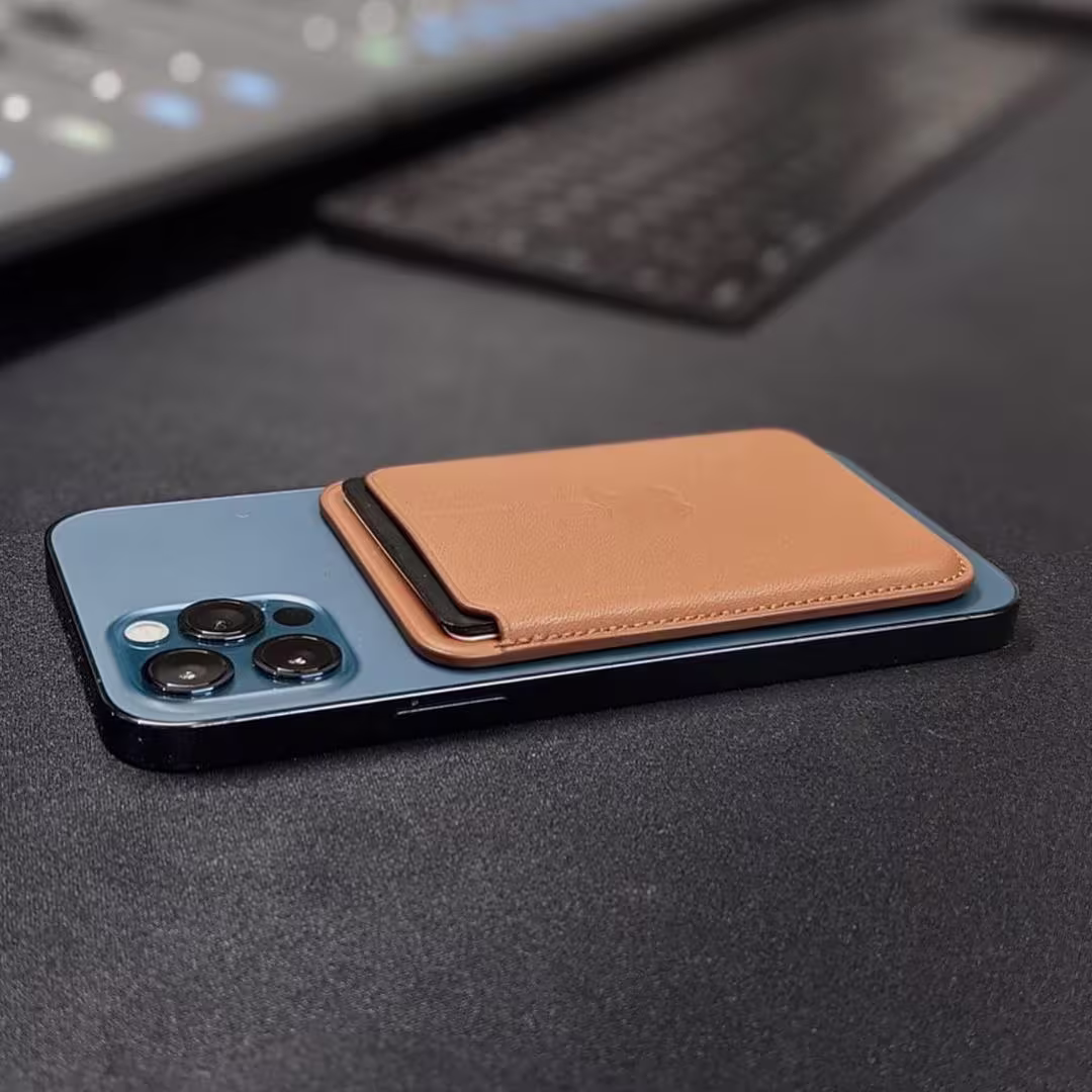 Кожени портфейли Apple